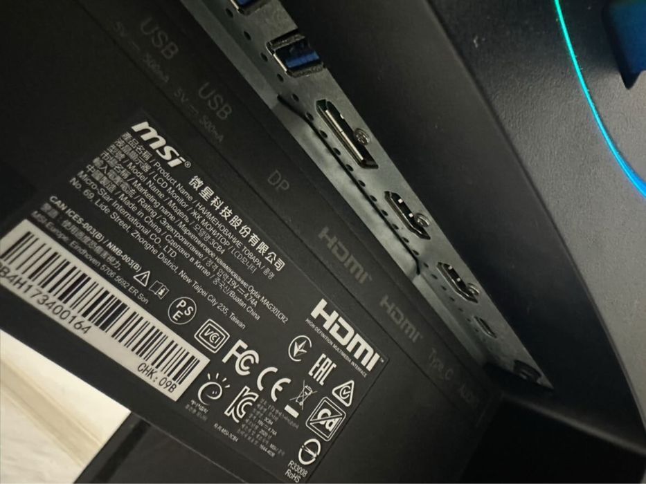 Monitor gaming msi curbat