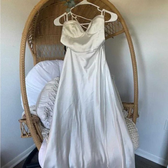 Rochie midi Zara cu decolteu în formă de inimă și bretele reglabile