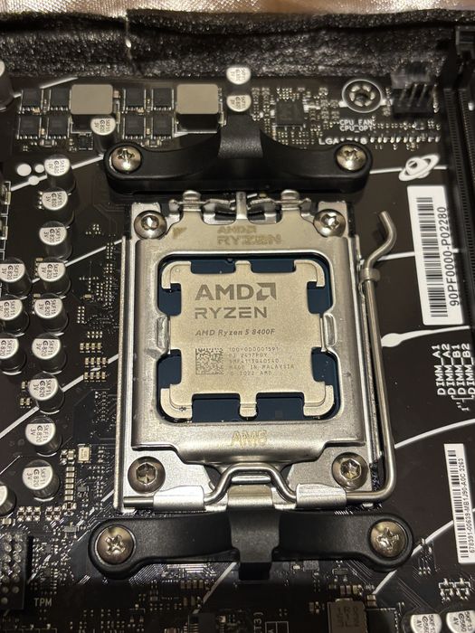 Kit procesor AMD Ryzen 5 8400F + placa de baza ASUS PRIME B650M-A AX6 + cooler tower