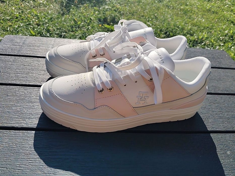Дамски сникърси, кецове, кожени, Tommy Hilfiger, номер 40, НОВИ.
