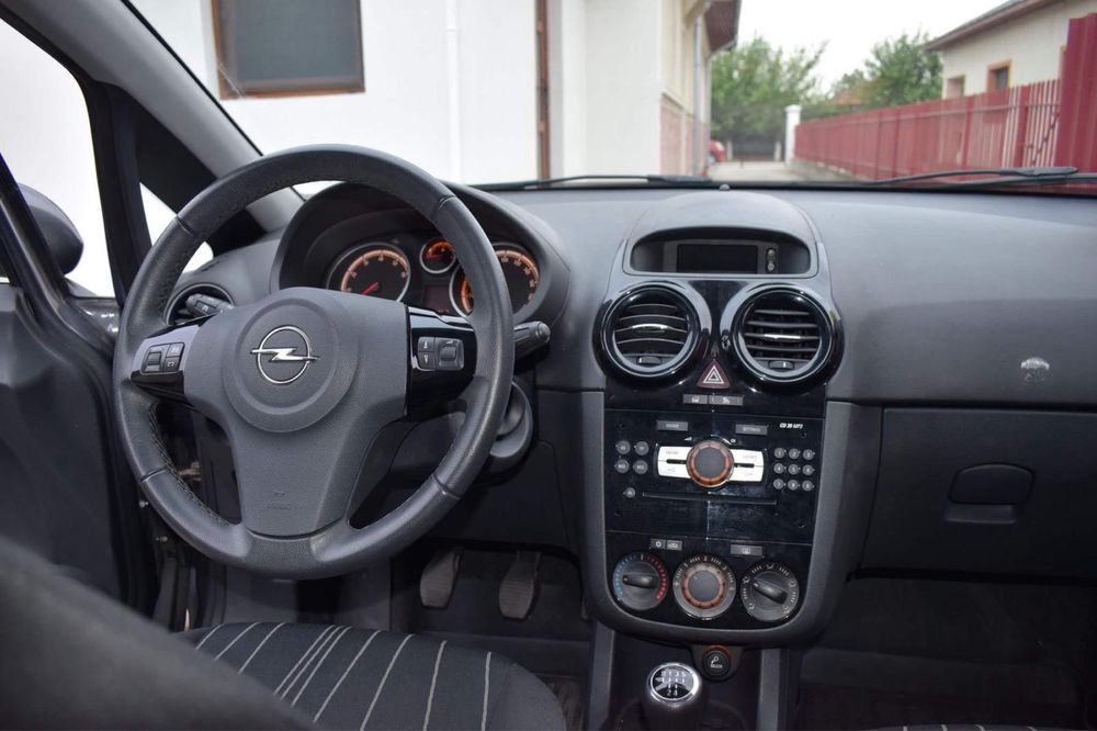 Vând Opel Corsa D 1.2 benzină ediție 111