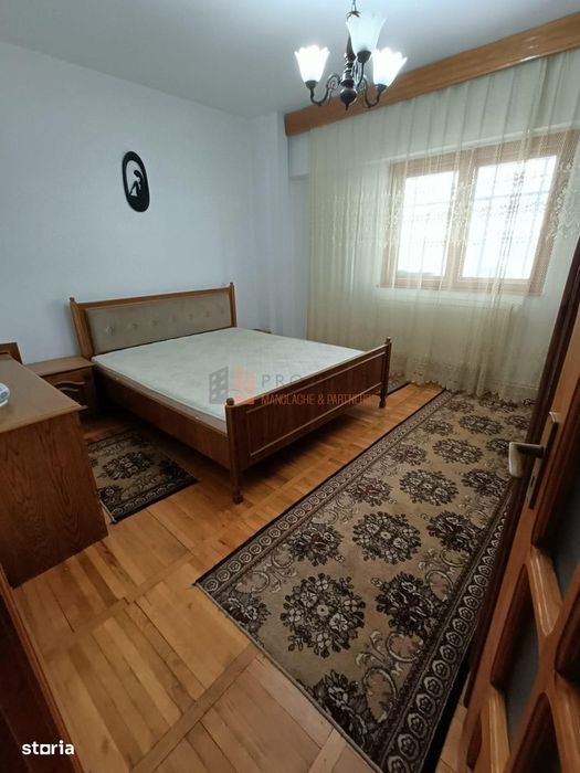 Apartament 3 camere decomandat zona Crang