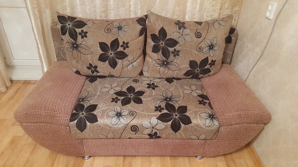 Продам два дивана