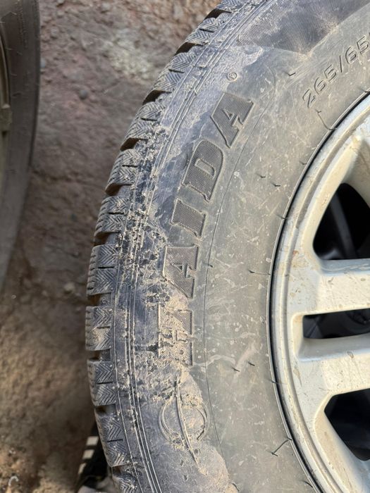 Продам резину с дисками зима  265/65/17
