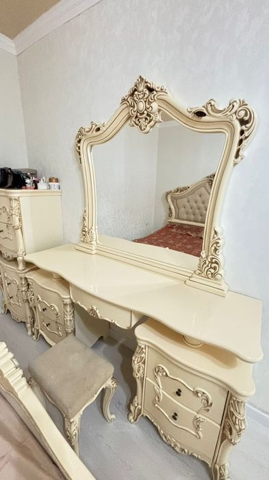 Продам спальный гарнитур