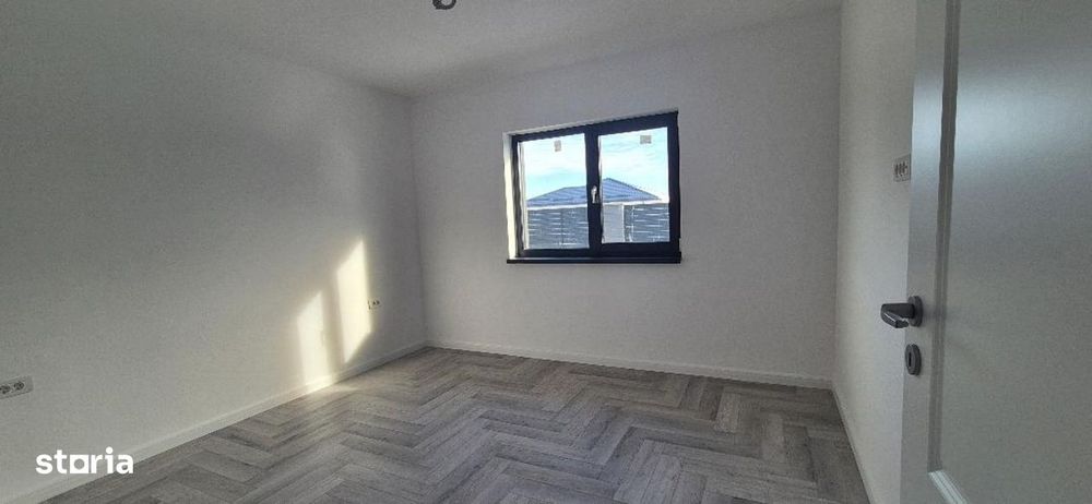 Case Noi Clinceni: 4 Camere, Încălzire Pardoseală, Tâmplărie Tripan,