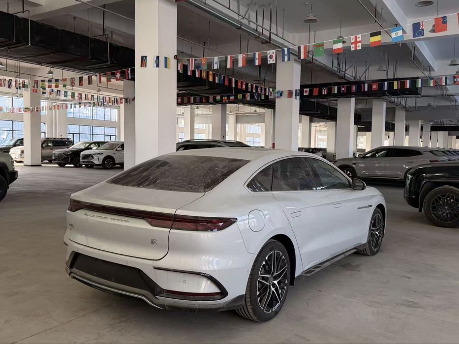 BYD Han 2025 — 3