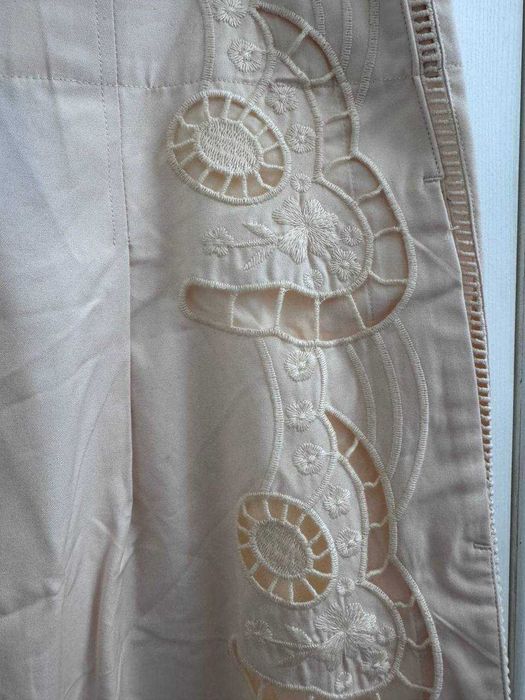Новые брюки с вышивкой H&M, размер 46EUR (52/56)