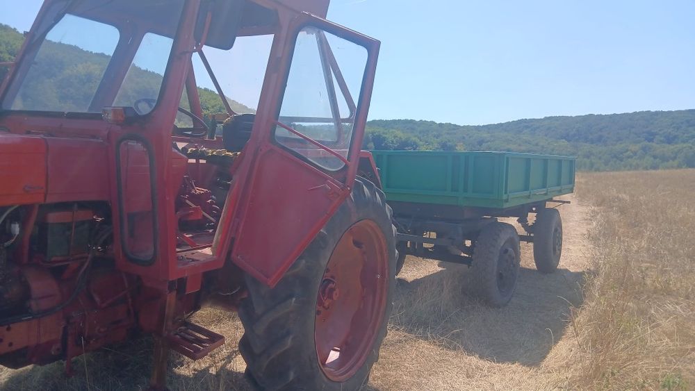 Vând sau schimb cu un tractor 445