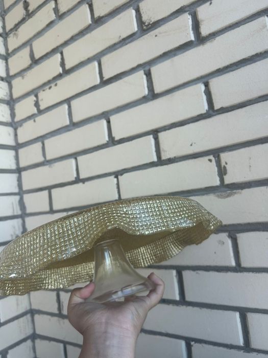 Алтын түстес ыдыстар сатылады. Торг бар