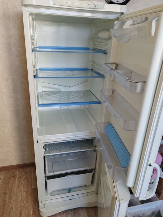 Холодильник indesit