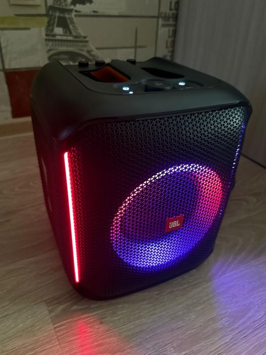 Колонка JBL с микрофоном