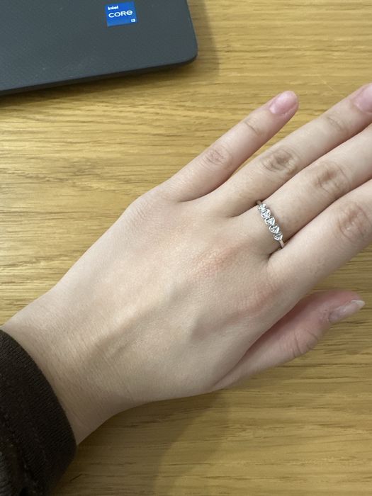 Серебряное кольцо с пятью бриллиантами