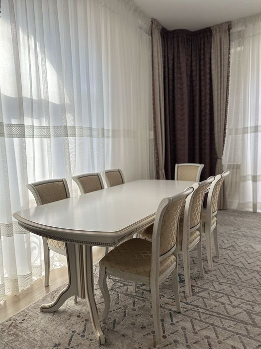 Стол обеденный и 10 стульев