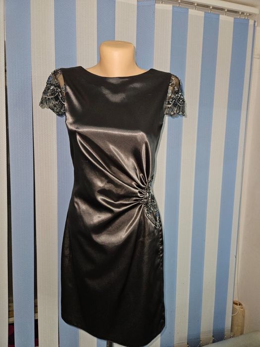 Платье нарядное атласное