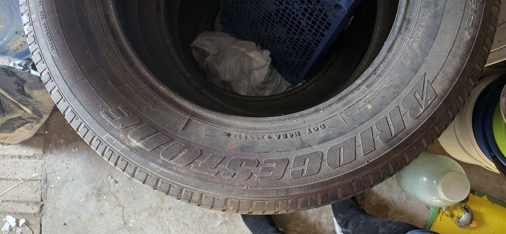 Продам шины BRIDGESONE 215/70/ R17