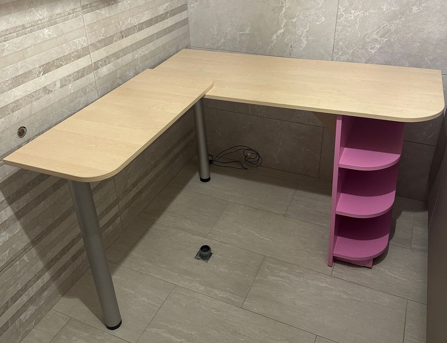 Birou 200 lei cu raft lateral  si /sau cu extensie de colt.