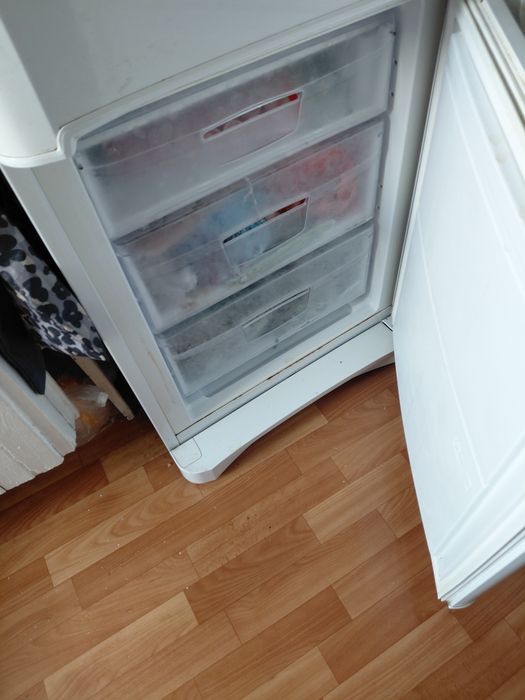 Холодильник indesit