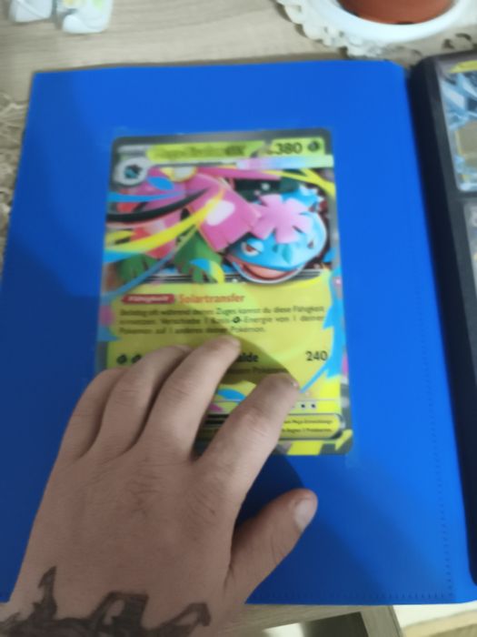 Vând cartonașe pokemon