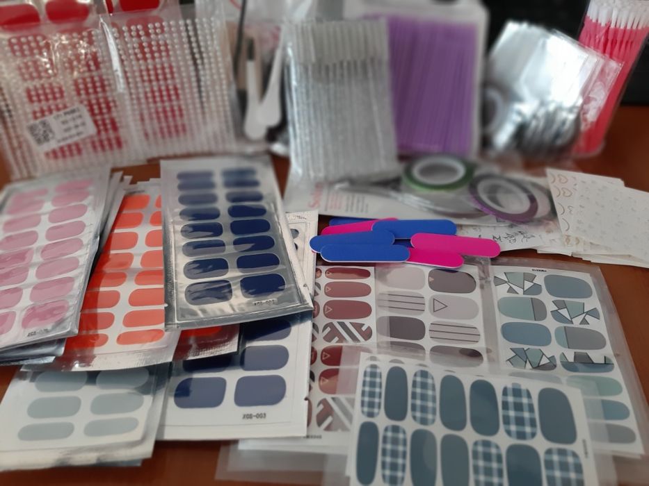 Стикери, ленти за декорация, микрочетки за мигли и маникюр, Solingen