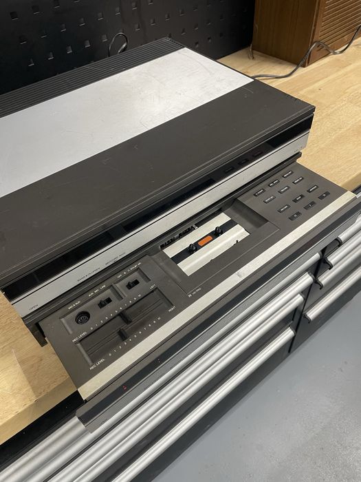 Deck bang olufsen beocord 5000 unul este functional unul nu se prinde