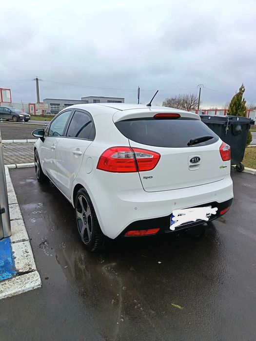Vind auto KIA Rio an 2012