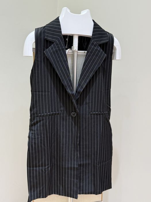 Продаю жилетку длинную женскую