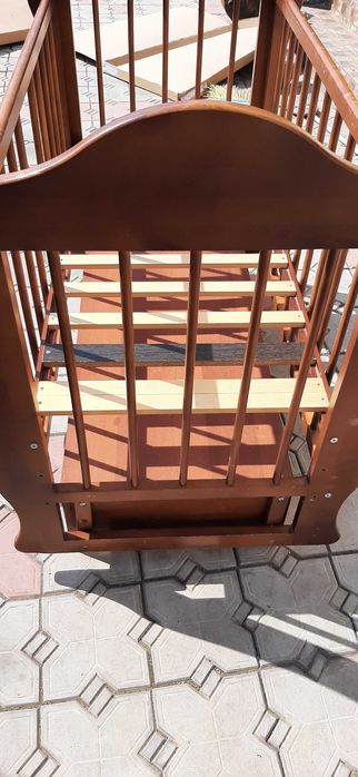 Детская манежка с маятником