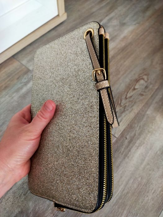 Plic elegant dublu, Motivi