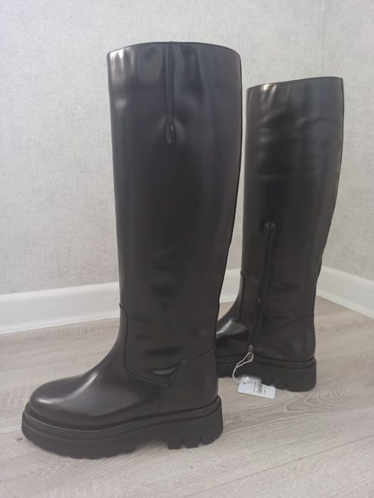 Продам новые сапоги