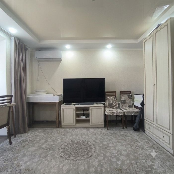 Продам 5 комнатную квартиру в центре
