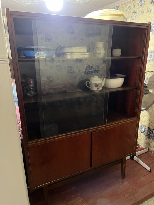 Деревянный сервант - 2 шт.