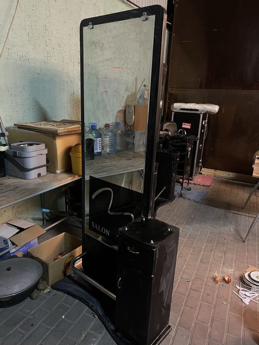 Зеркало кресло мебель парикмахер