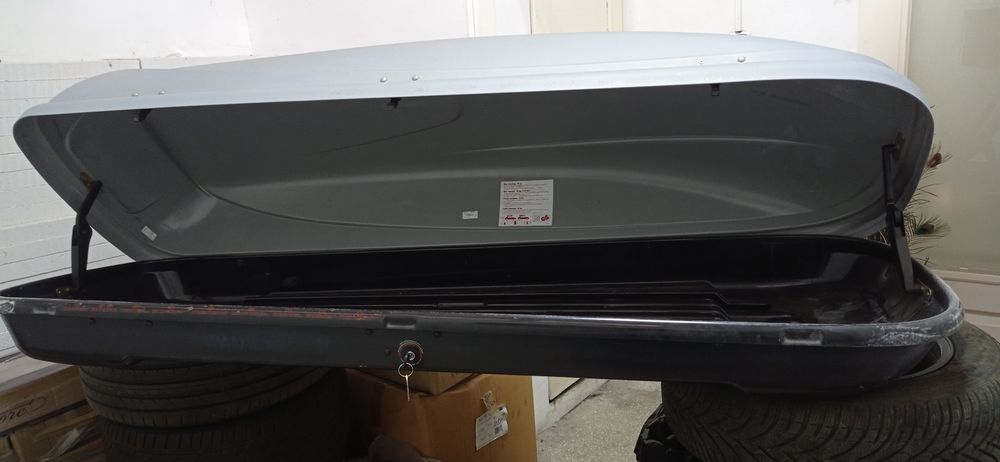 Продавам аутобокс Thule Ocean 200