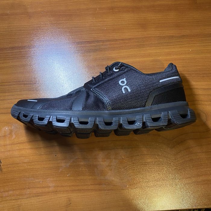 Кроссовки ON новые