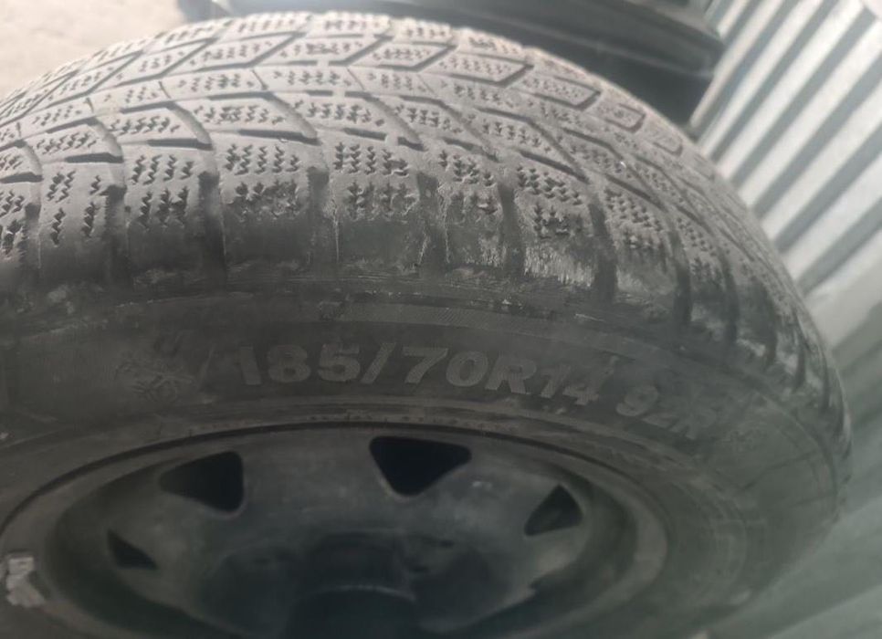185/70/14 резина.