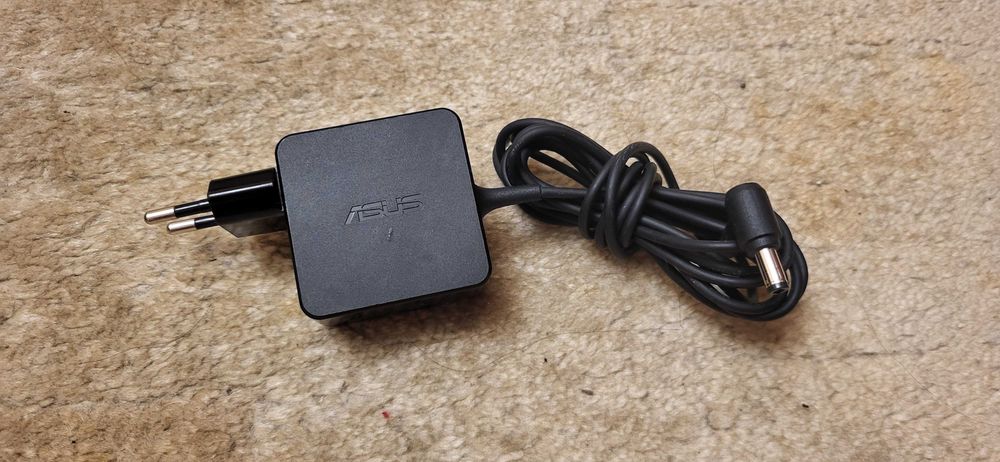ASUS incarcator 19V-1.75A mufa clasica groasa fuctional 55 lei