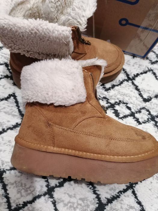 Ghete marimea 35 cu interiorul de 22.5 cm