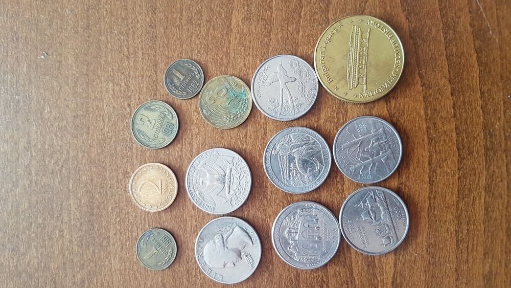 Лот монети и левове без последните три.