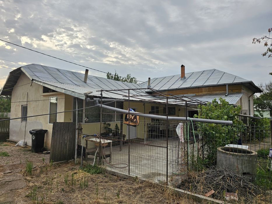 „Casă 6 camere + anexă, teren 2000 mp, poziție centrală – Vișina Olt 32500€