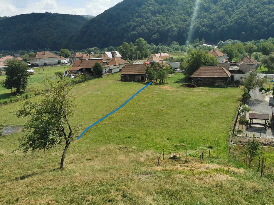 Vând casă și teren intravilan