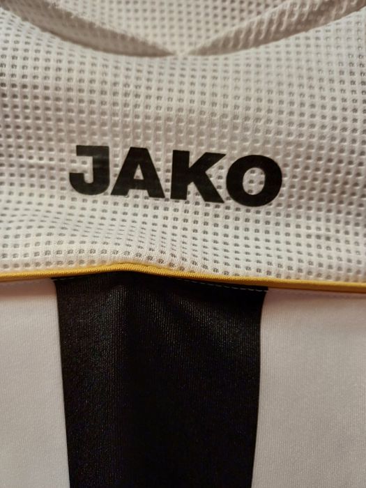 Продавам фланелка JAKO