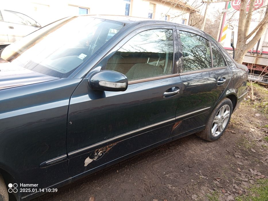 Продавам mercedes w211 2.2 cdi на части