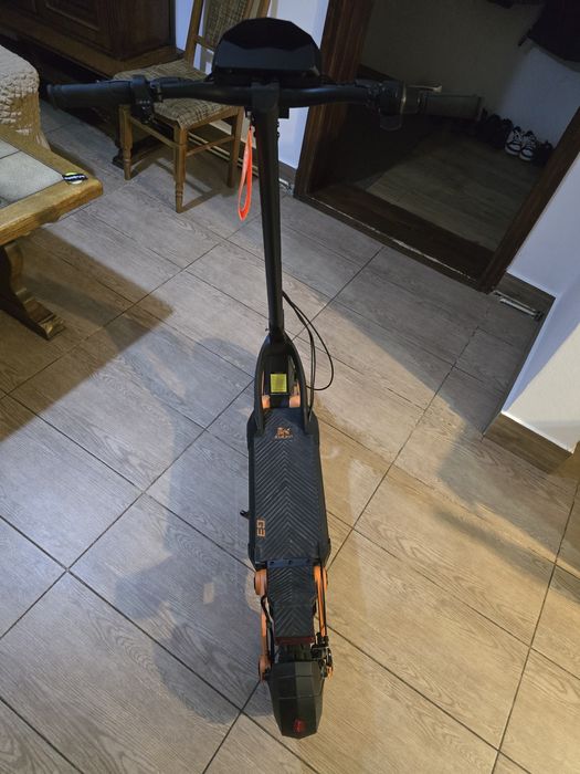 Kukirin G3 cu cască