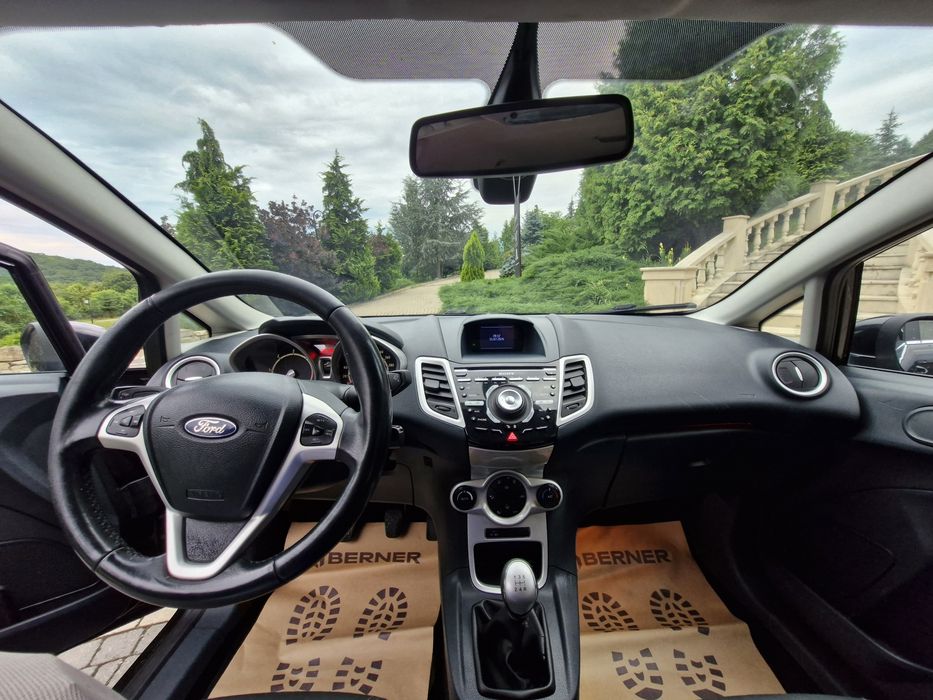 Ford Fiesta 2012 1.6 TDCi 95cp TITANIUM Încălzire in scaune Sony numere valabile xenon Pilot automat