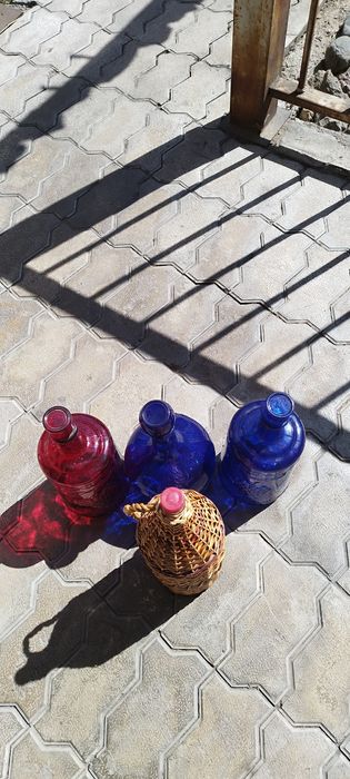 Продам бутыли стеклянные