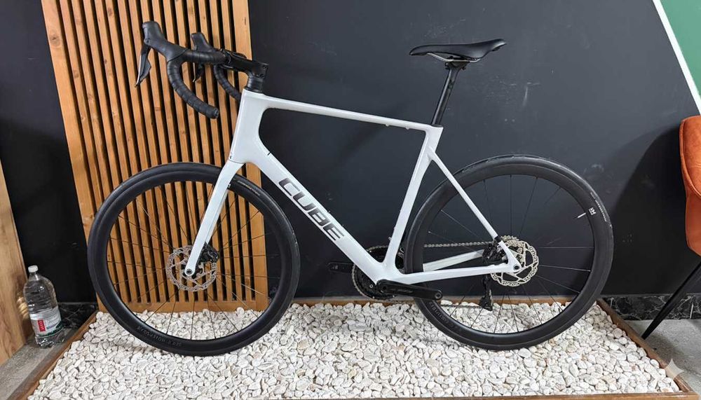 Cube Attain SLX C62 2025-2026 Carbon Di2 2x12 bicicleta road endurance