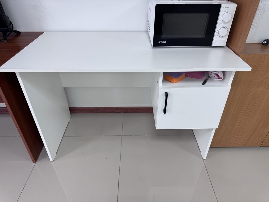 Продам стол офисный