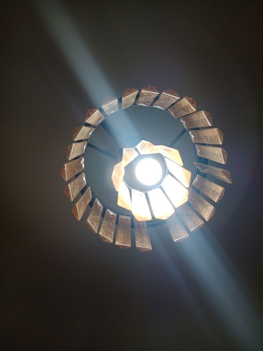 Продам люстры в отличном состояние