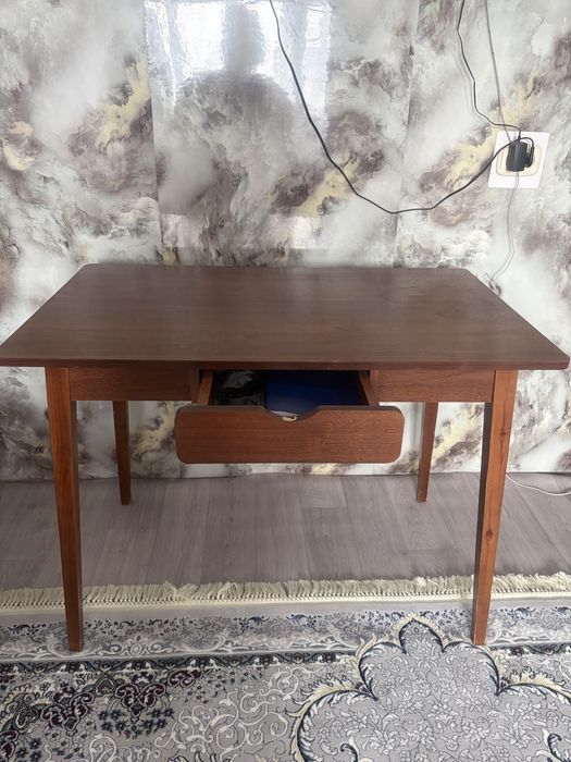 Продам стол прямоугольный